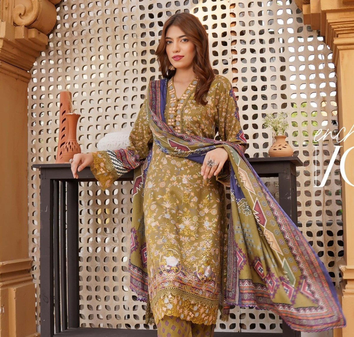 Munira Linen 3 Piece Pakistani Suit MUN599 - Designer dhaage